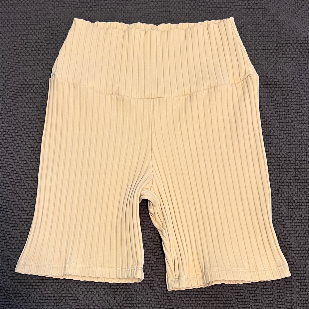 MONTCE Beige Wide Rib Bike Shorts Size Large Excellent Condition